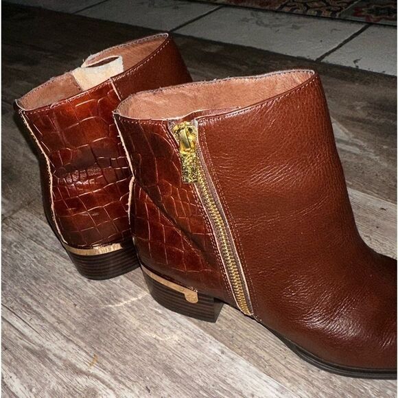 Isola Daylin Bootie sz 7 EUC - Picture 2 of 12